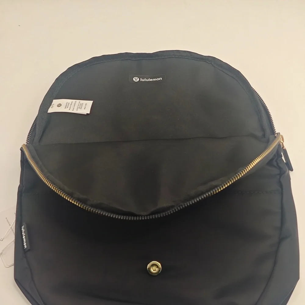 lululemon athletica Black Crescent Zip Crossbody with Gold Hardware - 5L - Picture 5 of 8